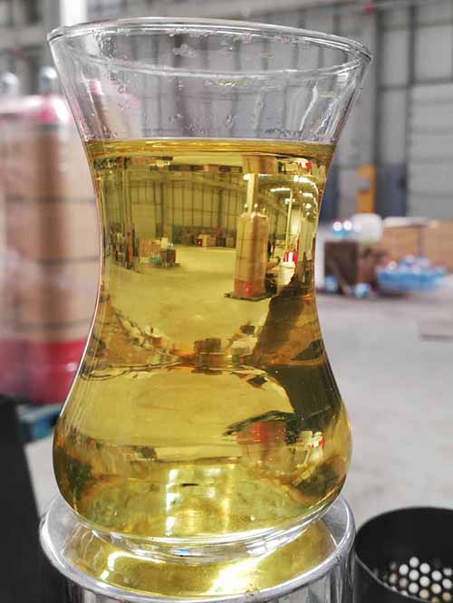 Hydraulic oil filtration system with hydraulic filter element in an industrial manufacturing facility